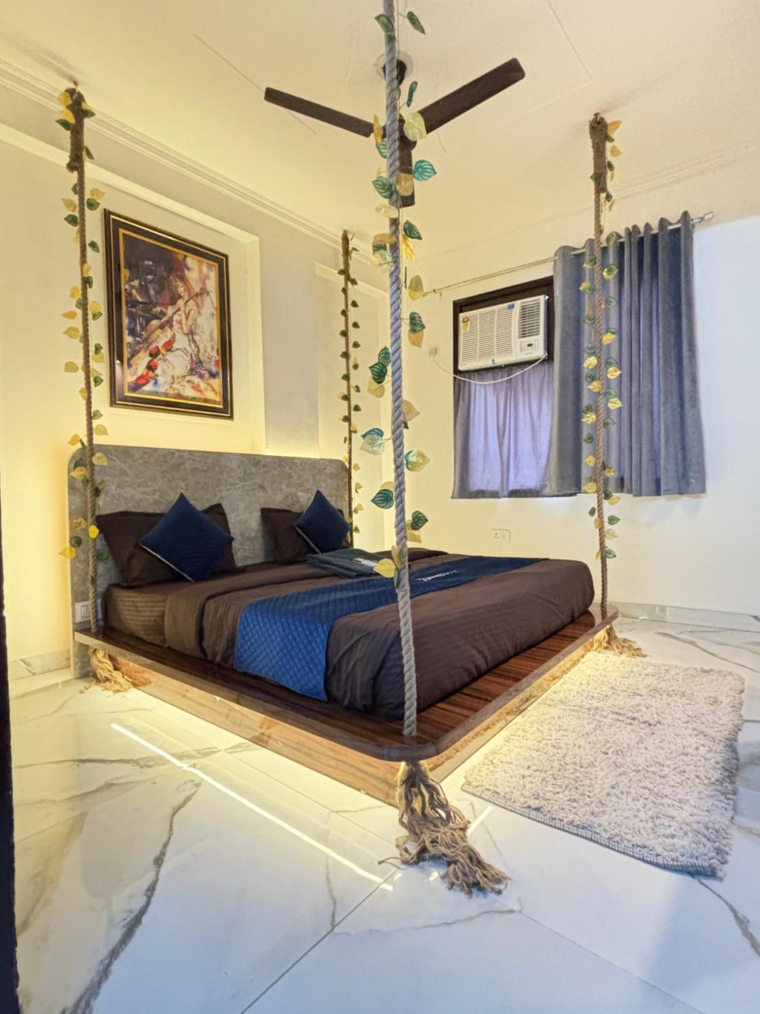 Apartment Thehrav 2bhk Mh 02 New Delhi