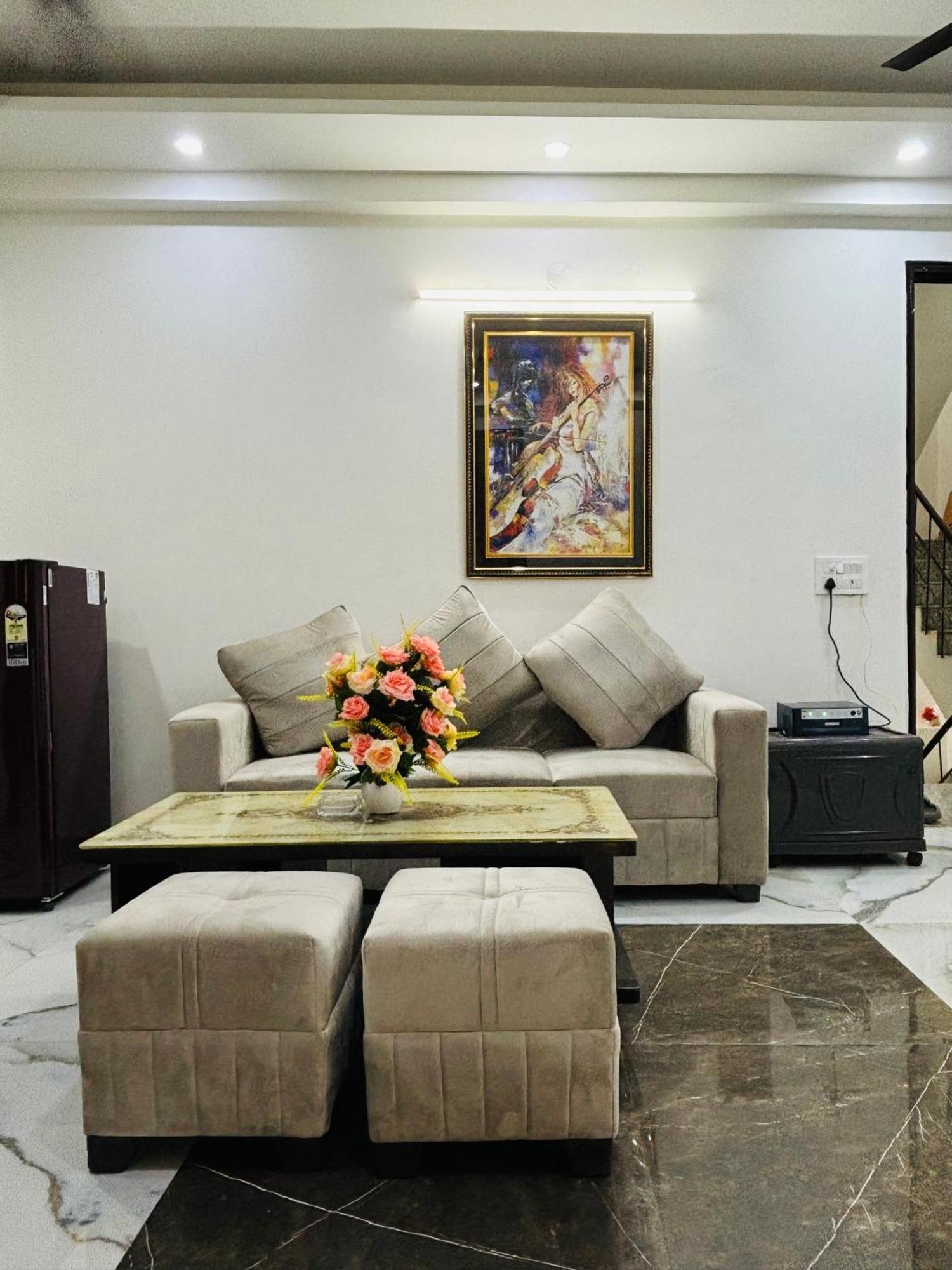 Thehrav 2bhk Mh 02 New Delhi