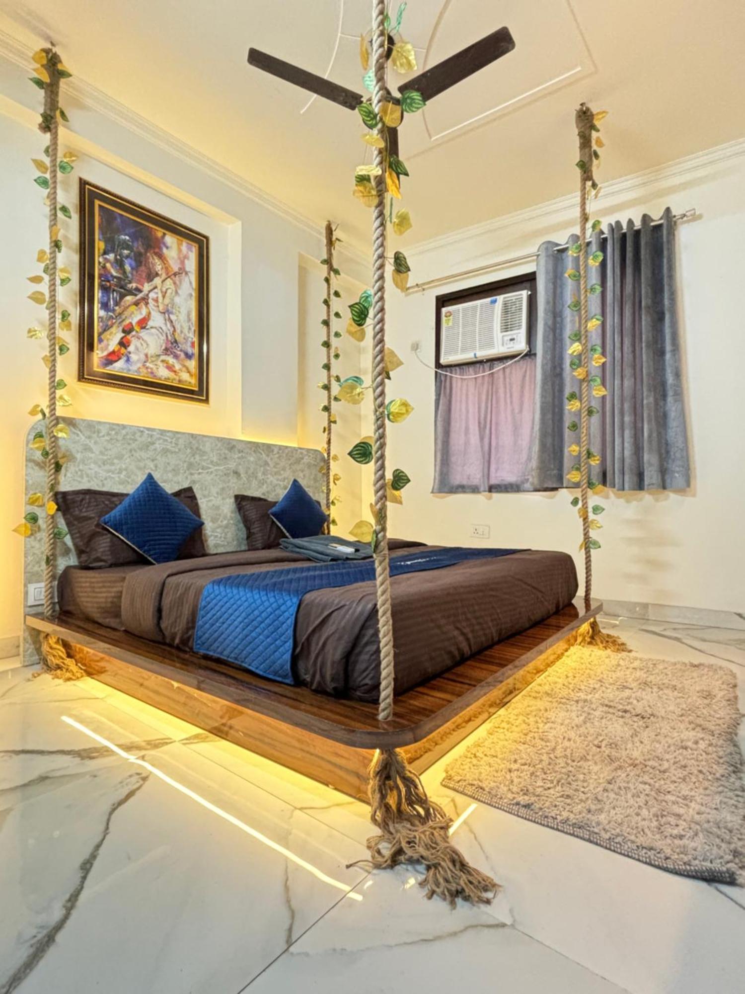 Thehrav 2bhk Mh 02 * New Delhi
