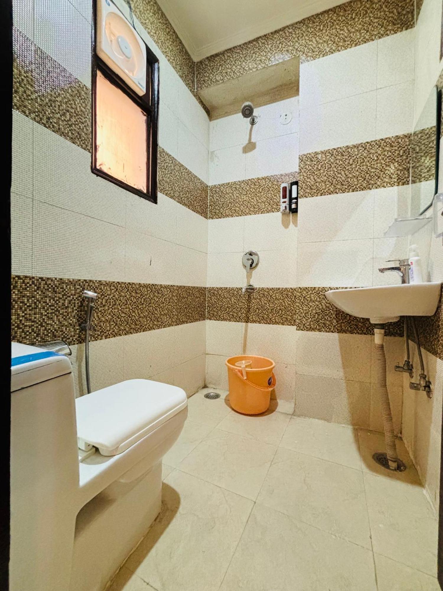 Apartment Thehrav 2bhk Mh 02 New Delhi